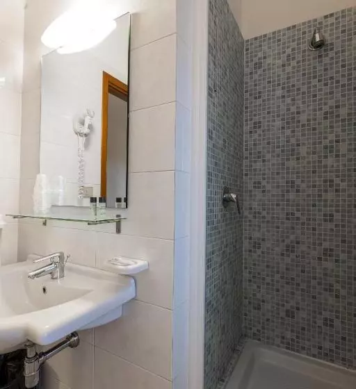 اتاق کلاسیک چهارنفره, Nuova Grosseto