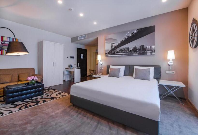 스탠다드 룸 킹사이즈 침대, Opera Suite