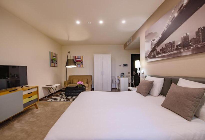 스탠다드 룸 킹사이즈 침대, Opera Suite