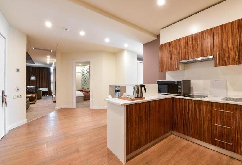 로얄 스위트, Opera Suite