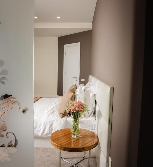 로얄 스위트, Opera Suite