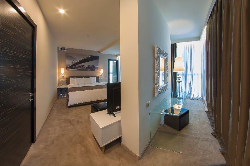 이그제큐티브 스위트, Opera Suite