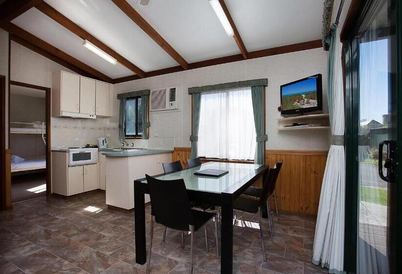 کابین, Portland Holiday Village