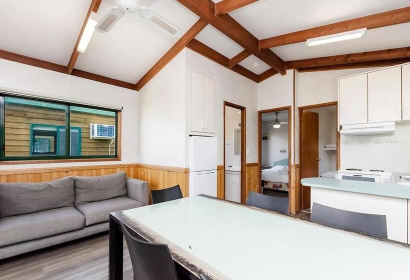 کابین, Portland Holiday Village