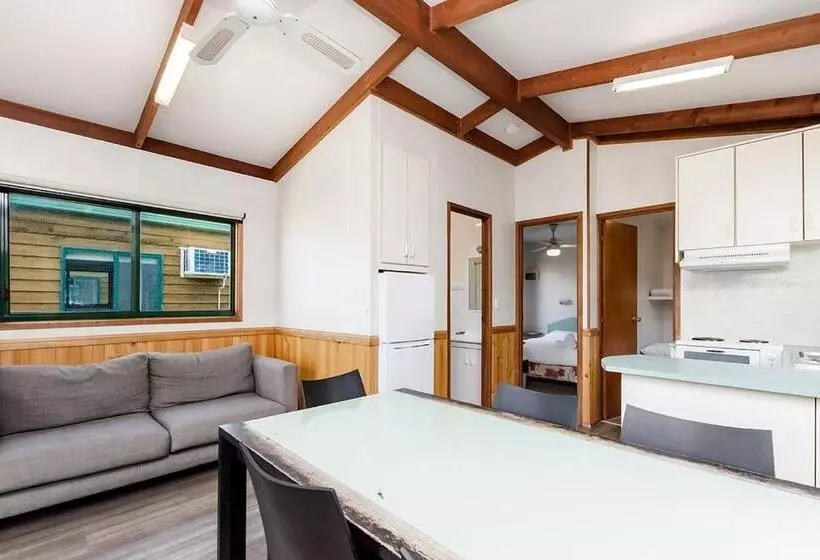 کابین, Portland Holiday Village