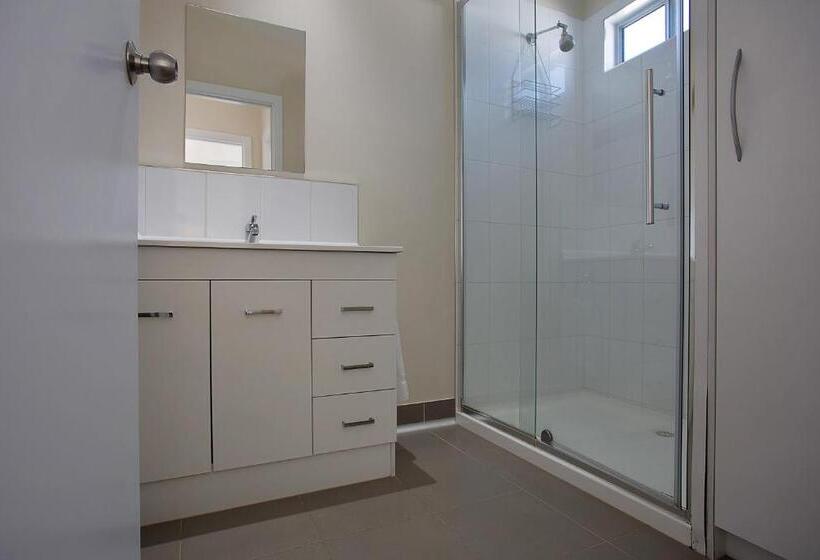 کلبه سوپریور, Portland Holiday Village