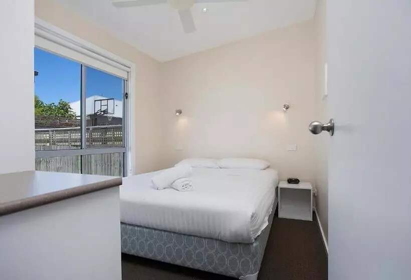کلبه سوپریور, Portland Holiday Village