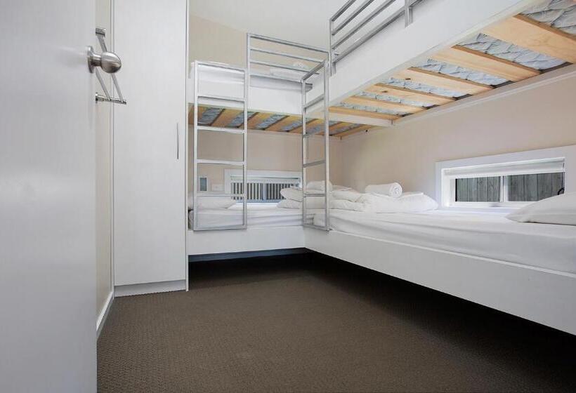 کلبه سوپریور, Portland Holiday Village