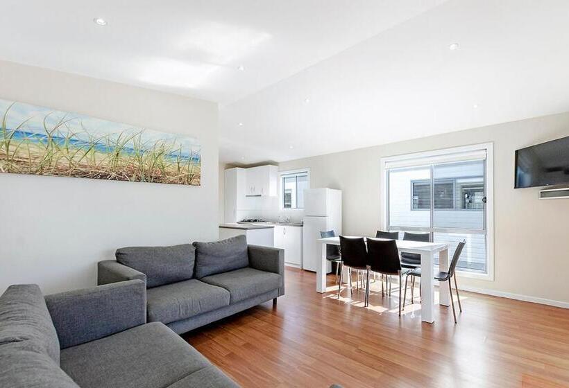 کلبه سوپریور, Portland Holiday Village