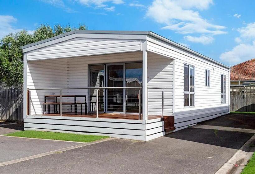 کلبه سوپریور, Portland Holiday Village