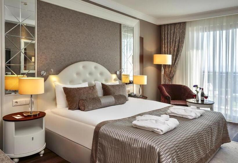 غرفة عائلية مطلّة علي الجبل, Sunis Efes Royal Palace Resort & Spa