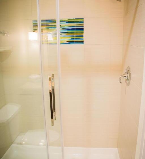 家庭套房, The Inn At Harbor Shores