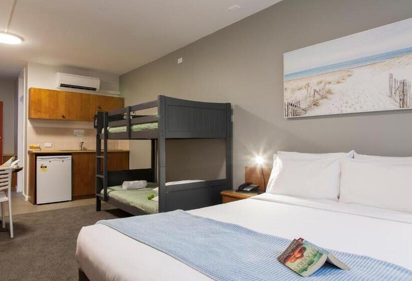 패밀리 룸, Kings Park Motel