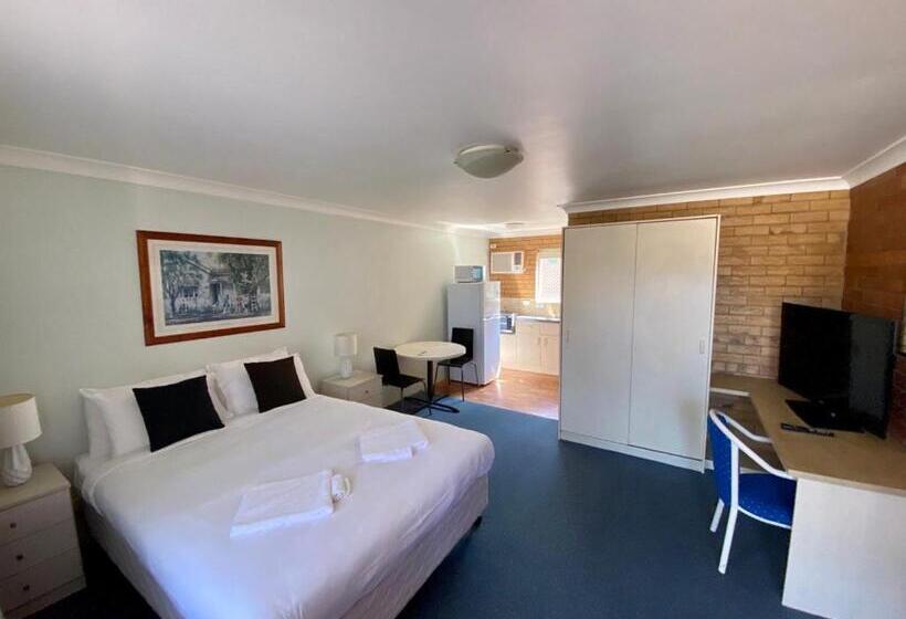 스위트, Paramount Motel
