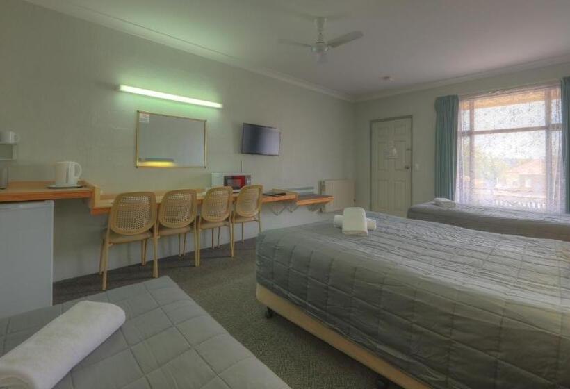 اتاق خانوادگی, Alluna Motel