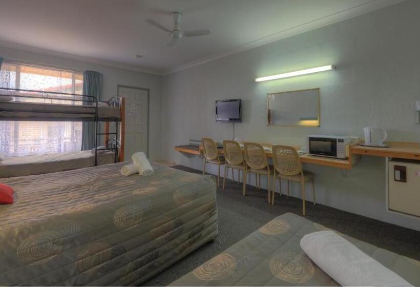 اتاق خانوادگی, Alluna Motel