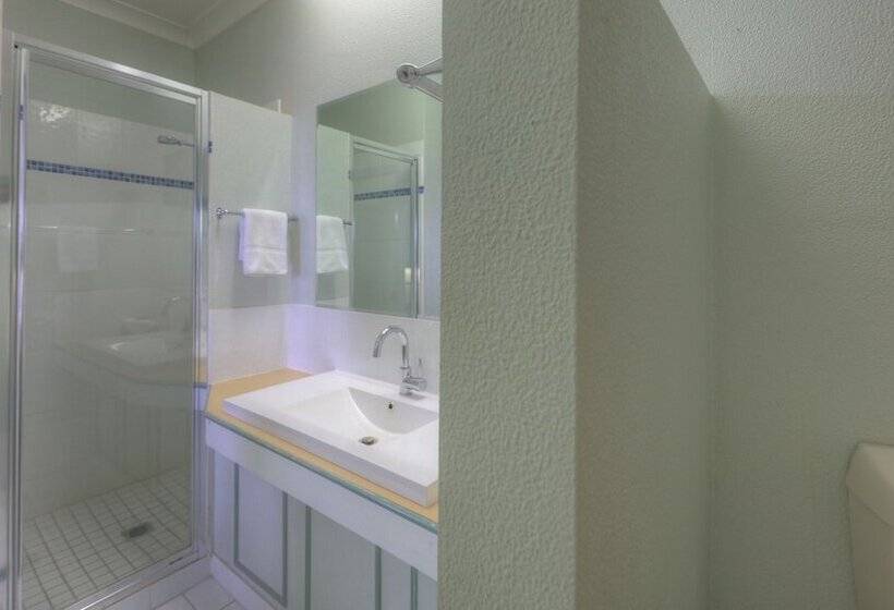 اتاق خانوادگی, Alluna Motel