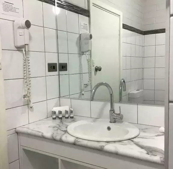 اتاق استاندارد, Bayview Motel