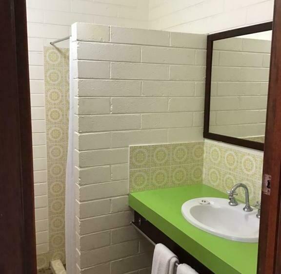 اتاق استاندارد, Bayview Motel