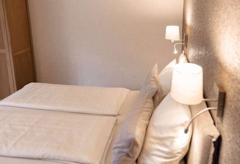 带阳台的三人标准间, Wellness Pension Am Rain