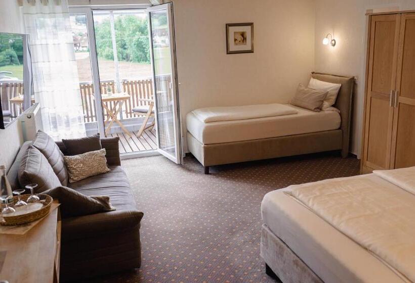 带阳台的三人标准间, Wellness Pension Am Rain