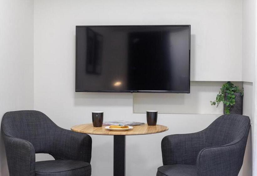 شقة غرفة واحدة, City Edge North Melbourne Apartment