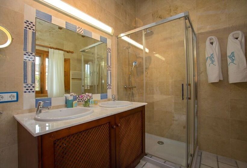 Полулюкс, Es Revellar Art Resort  Adults Only