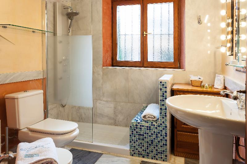 Полулюкс, Es Revellar Art Resort  Adults Only