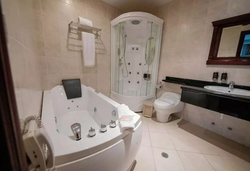 سوییت جونیور, Grand Victoria Boutique