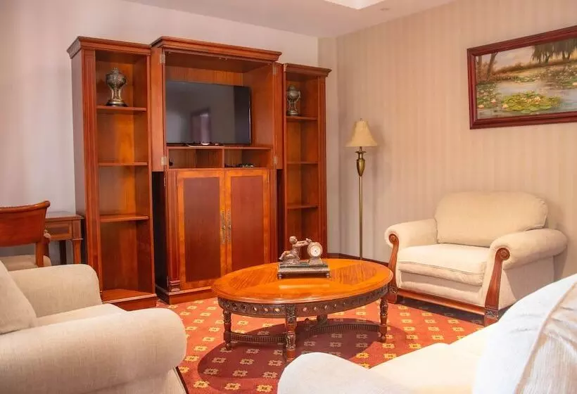 سوییت جونیور, Grand Victoria Boutique