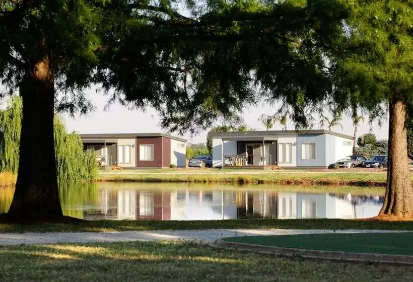 キャビン, Racv Cobram Resort