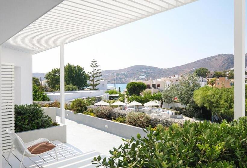 سوییت جونیور با چشم‌انداز دریا, Relux Ios