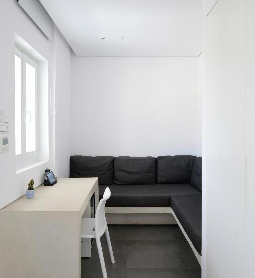 سوییت جونیور با چشم‌انداز دریا, Relux Ios