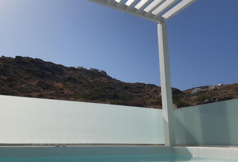 اتاق سوپریور با وان آب گرم, Relux Ios