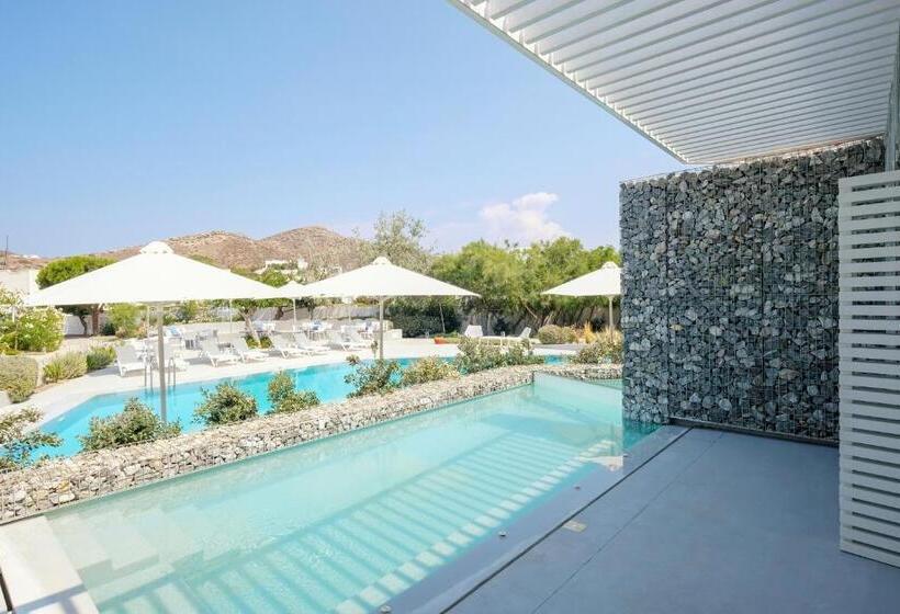 سوئیت جونیور با استخر, Relux Ios