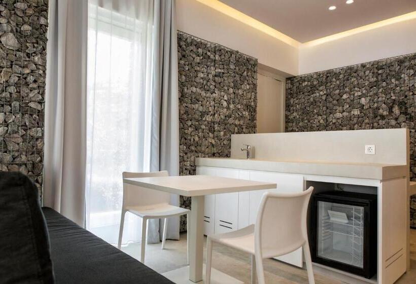 اتاق سوپریور چهار تخته, Relux Ios