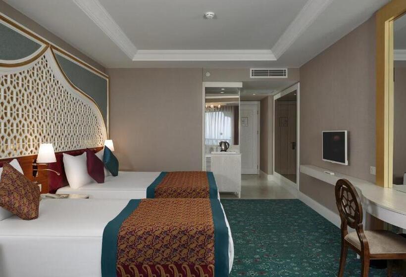 اتاق خانوادگی, Royal Taj Mahal