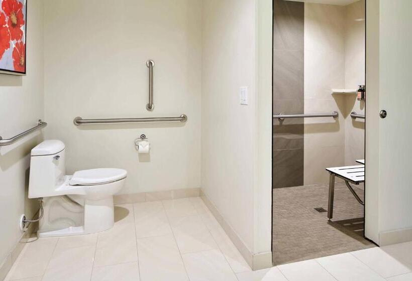 주니어 스위트, The Davenport Grand, Autograph Collection