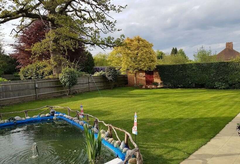 Family Room, Anand Lodge