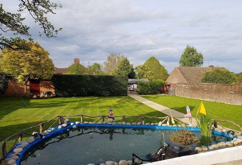 Family Room, Anand Lodge