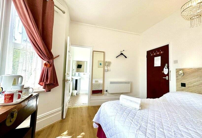 Family Room, Anand Lodge