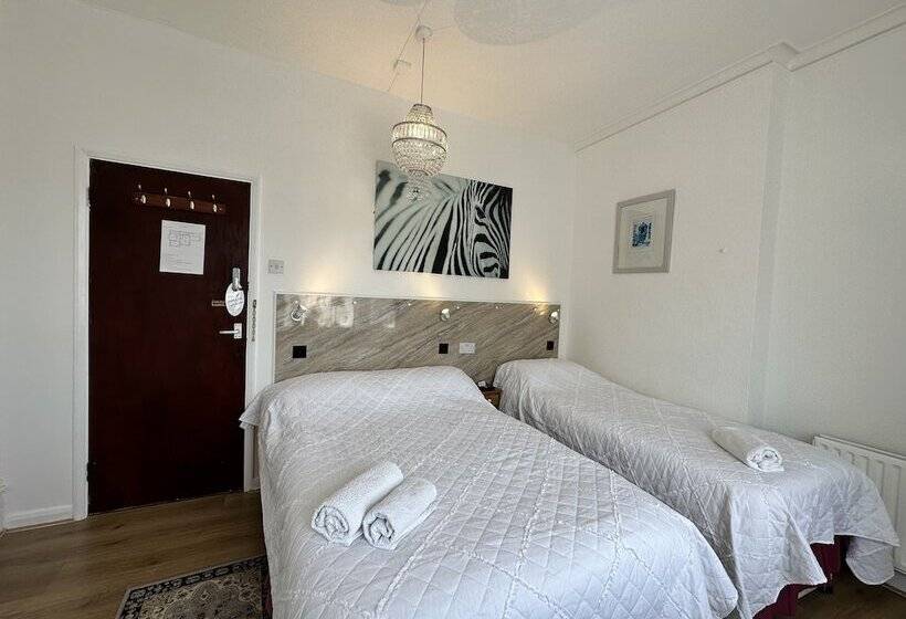 Family Room, Anand Lodge