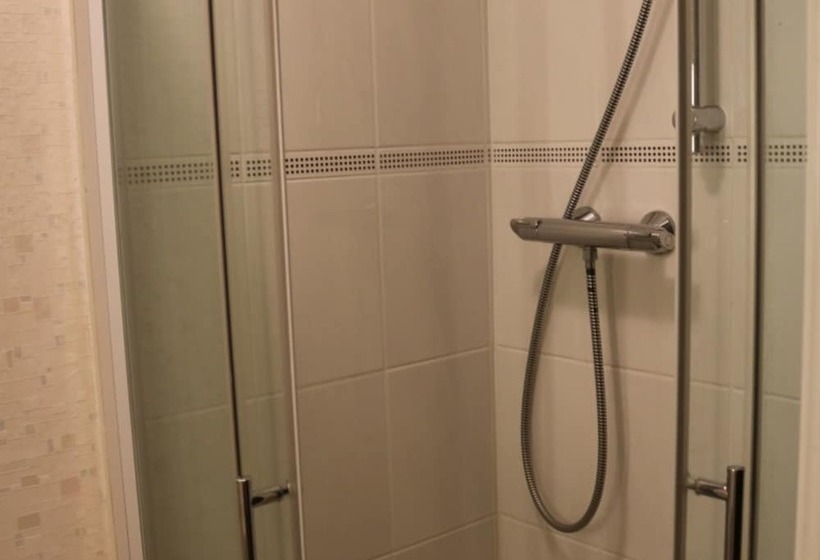 Family Room, Anand Lodge