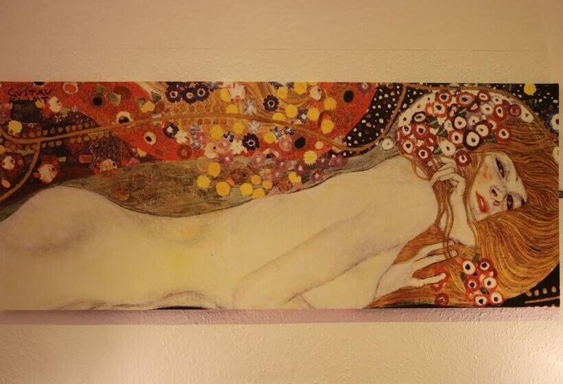 Family Room, Anand Lodge