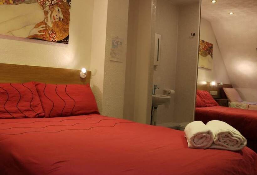 Family Room, Anand Lodge