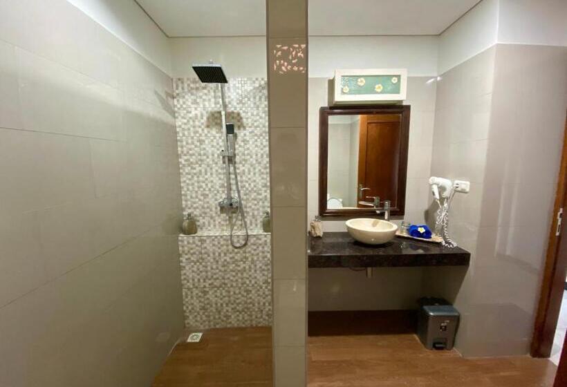 חדר דלוקס נוף לים, Puri Wirata Dive Resort And Spa Amed