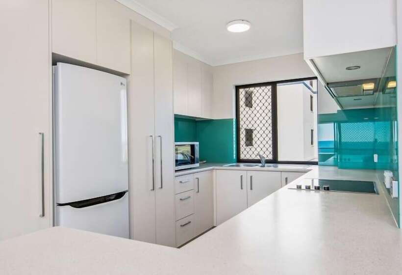 شقة 3 غرف مطلة على البحر, San Marino By The Sea Apartments