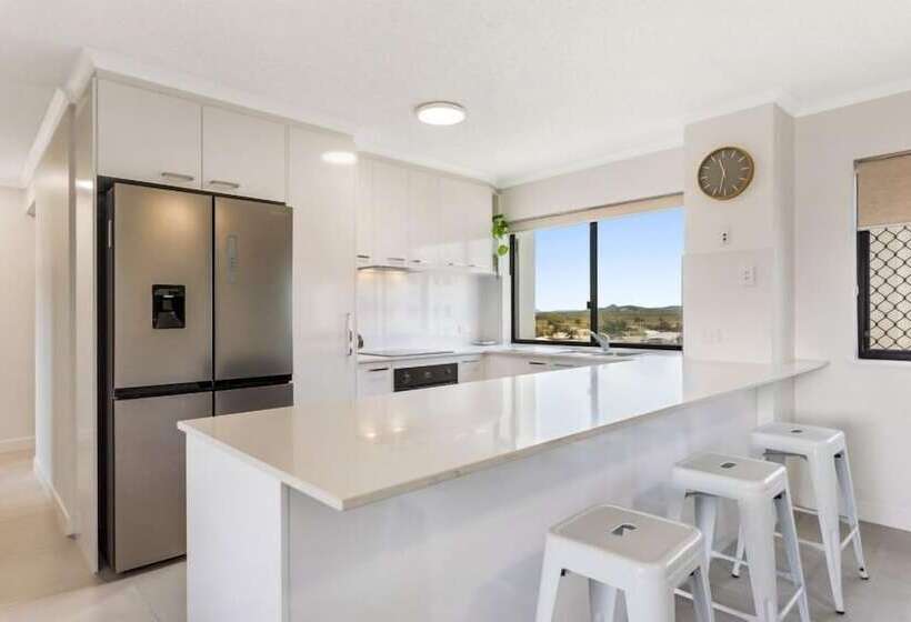 شقة 3 غرف مطلة على البحر, San Marino By The Sea Apartments