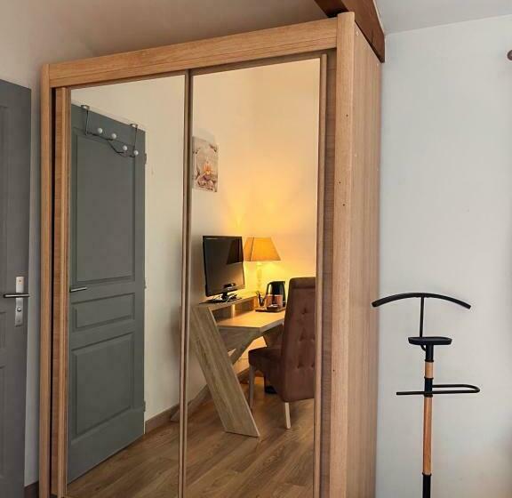 Номер Стандарт Вид на Бассейн, Domaine Canteloup