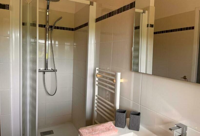 Номер Стандарт Вид на Бассейн, Domaine Canteloup